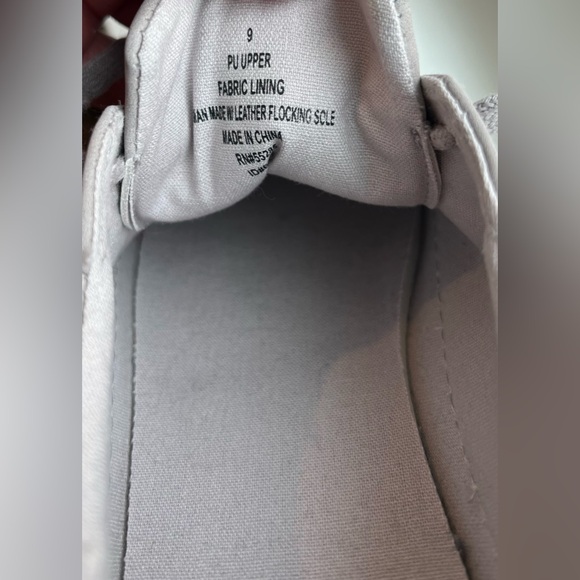 Men’s Express gray, soft suedish leather upper “ dress” sneakers. - Picture 3 of 3